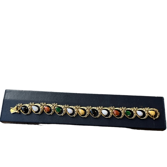 H. Stern Jewelry - Vintage H. Stern 14K and Jade Bracelet